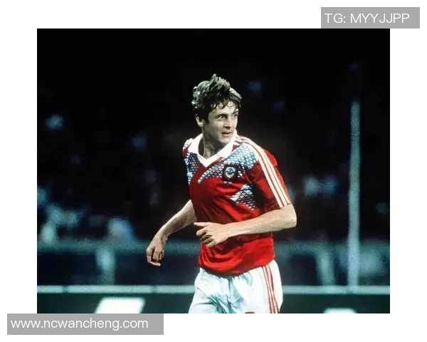 前一辈足球明星的辉煌岁月与对当代足球的深远影响 前一辈足球明星的辉煌岁月与对当代足球的深远影响