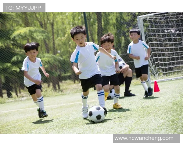 小孩足球动作训练技巧与注意事项全解析助力孩子快乐成长