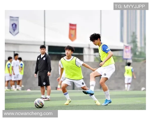 探索足球室内馆的魅力与发展潜力助力青少年运动成长与健康生活 探索足球室内馆的魅力与发展潜力助力青少年运动成长与健康生活