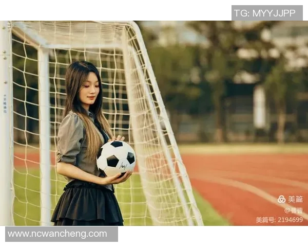 欧洲彩绘足球宝贝裆部艺术展现青春活力与运动魅力